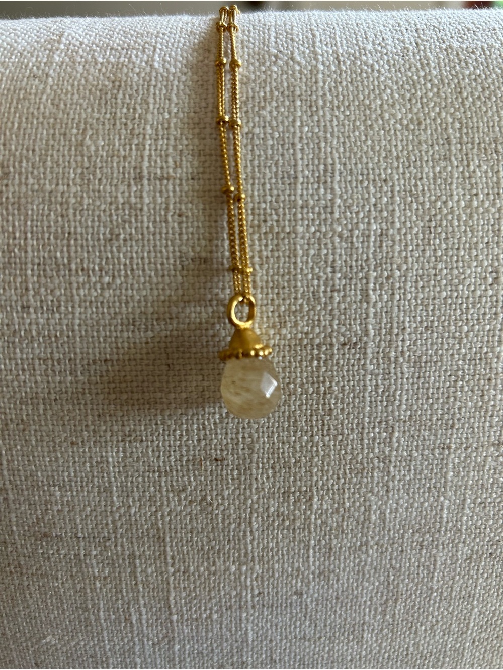 Gold Teardrop Pendant Necklace